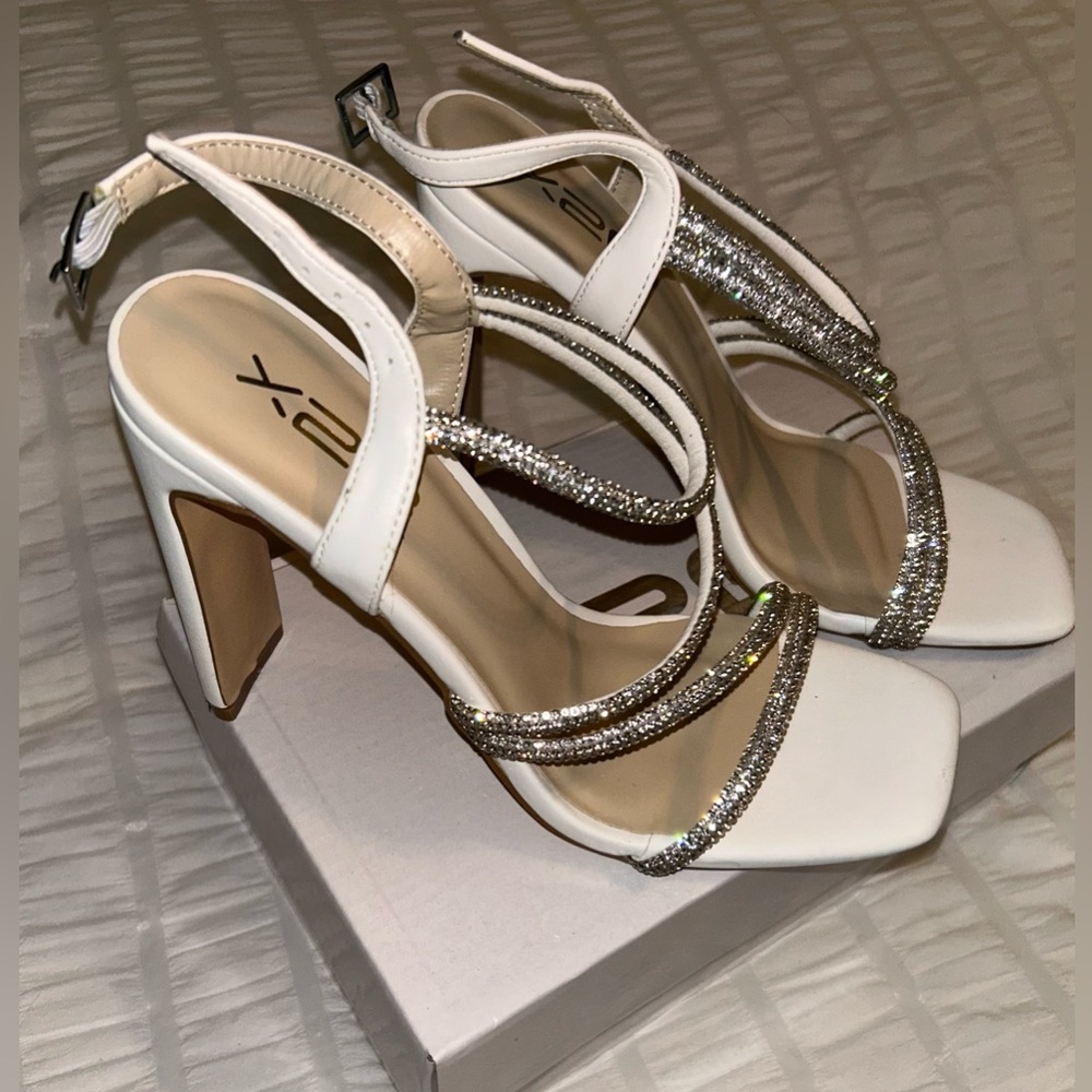White/diamond women’s high heals! Size 7!